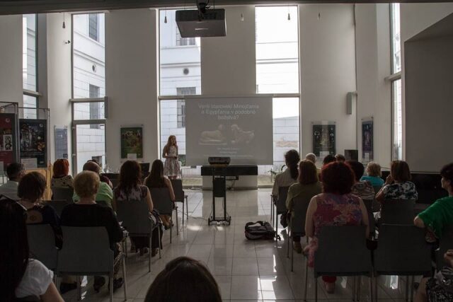 Veronika Dubcová: Minoans, Egyptians and their deities — photograph 5